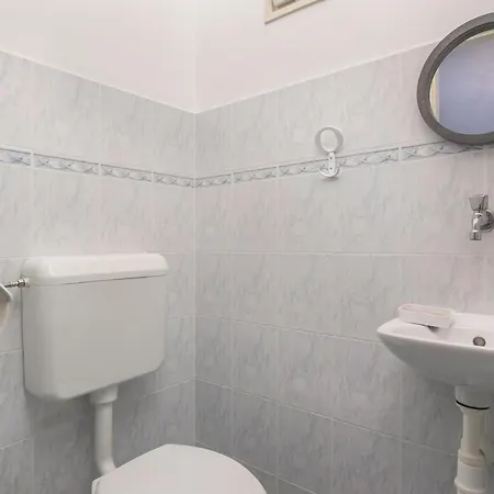 2 Bedroom Lovely In Rabac *