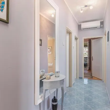 2 Bedroom Lovely In Rabac * Raša