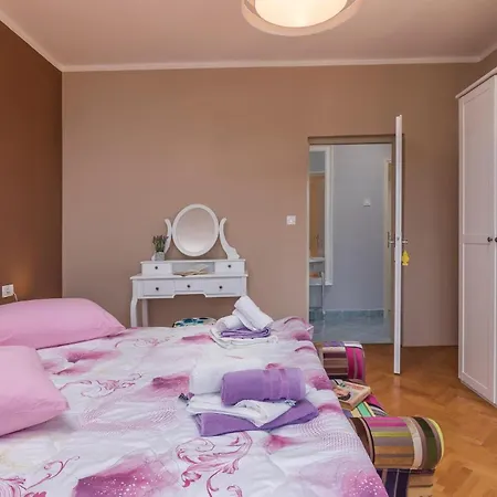 Апартаменты 2 Bedroom Lovely In Rabac