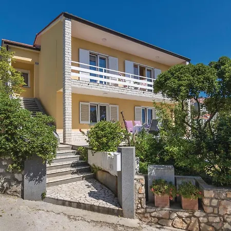 2 Bedroom Lovely In Rabac Rasa